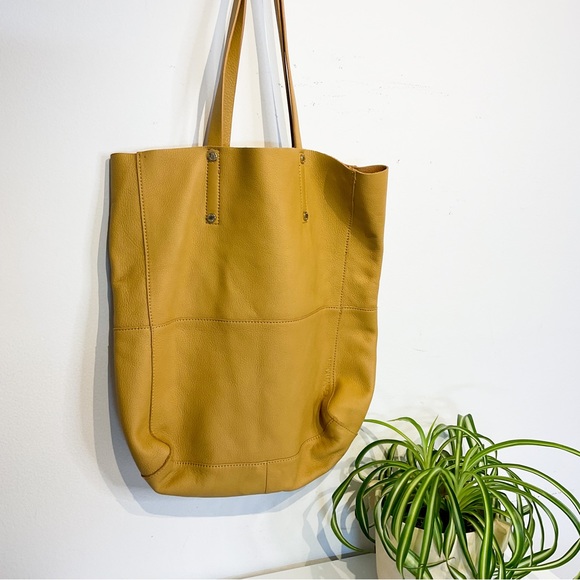 14. NWOT CALVIN KLEIN Soft Pebble Leather Tote - Tan Color With Gold Hardware - Picture 7 of 7